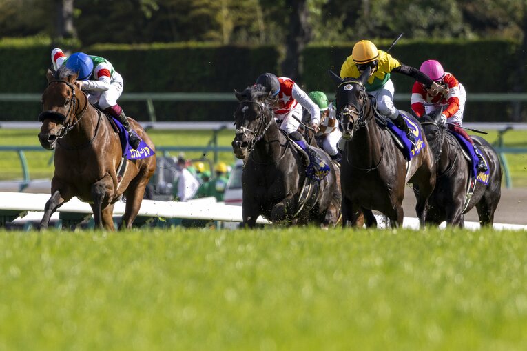 皐月賞で抜け出したエフフォーリア　©Photostud