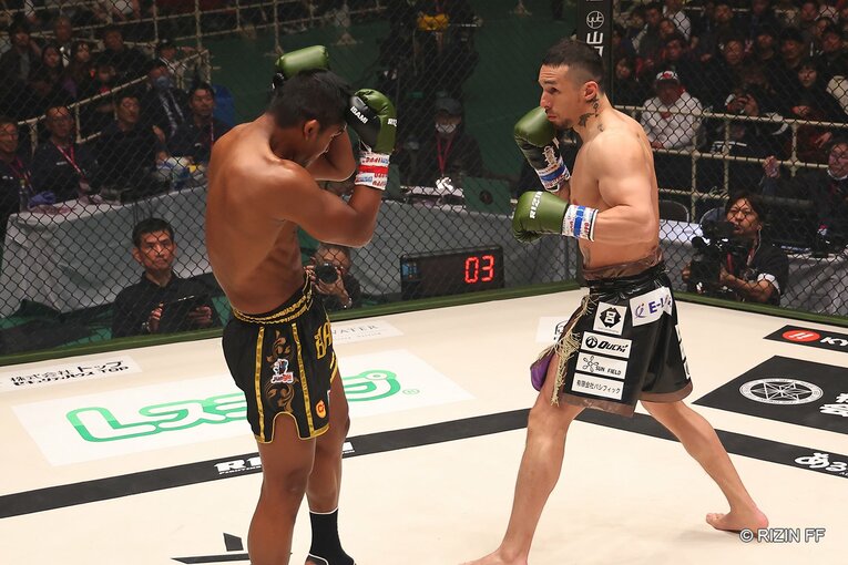 ブアカーオ・バンチャメークvs.木村“フィリップ”ミノル　©RIZIN FF
