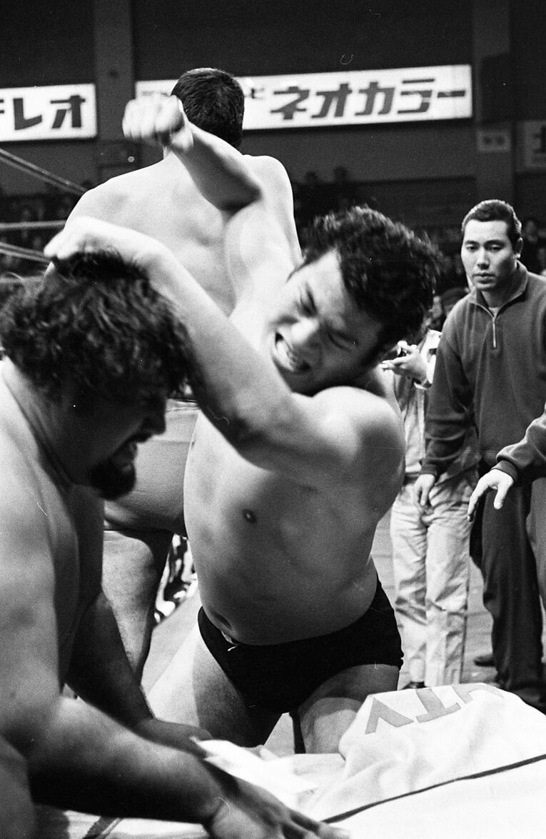 前田日明の師であるアントニオ猪木。力道山から受け継いだとされる若手選手の厳しい育成には定評がある　©AFLO