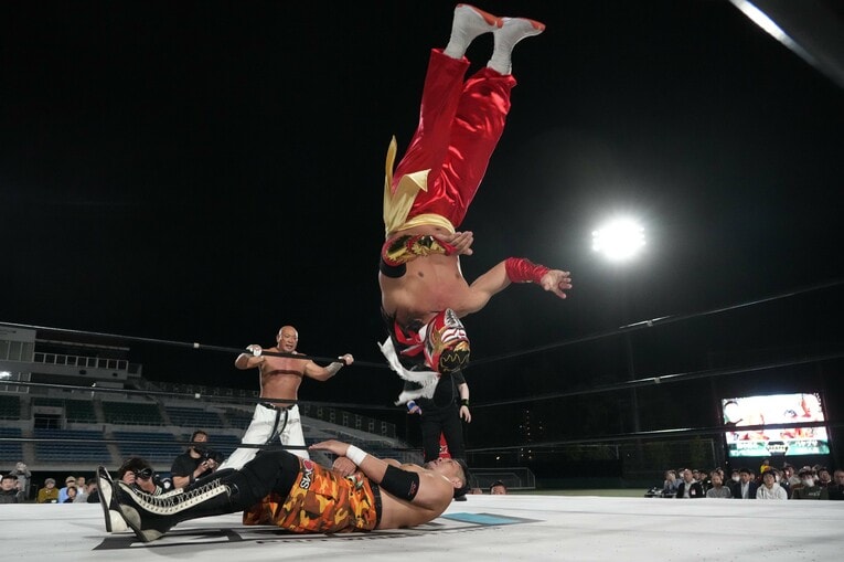 ハヤブサのトペ・アトミコ　©Essei Hara