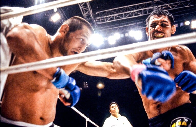 2002年12月の『PRIDE.24』。ノゲイラはリングス時代に僅差の判定で敗れていたダン・ヘンダーソンと再戦