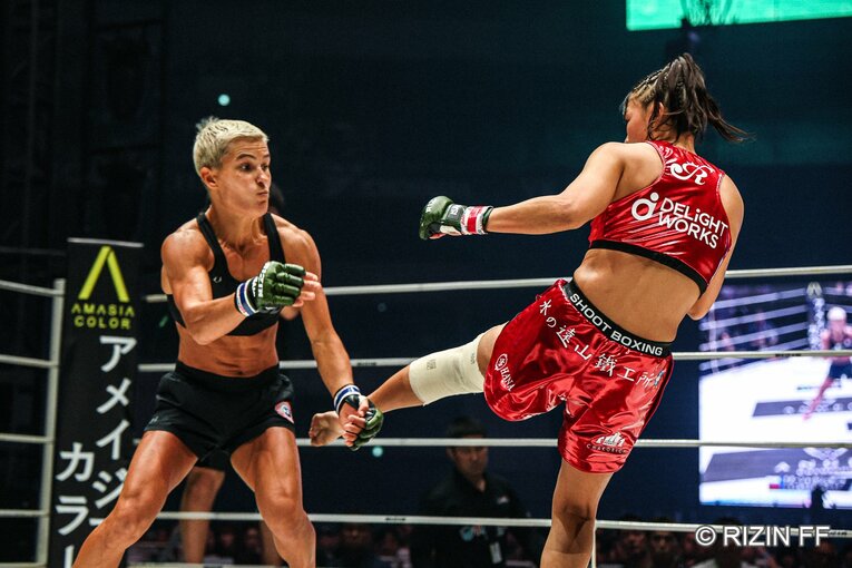 RENAvsクジュティナ　©RIZIN FF