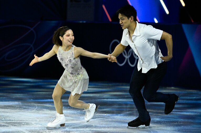 ミラノ・コルティナ五輪エキシビション、朗らかな表情で演技する「りくりゅう」ペア ／ photograph by Asami Enomoto/JMPA