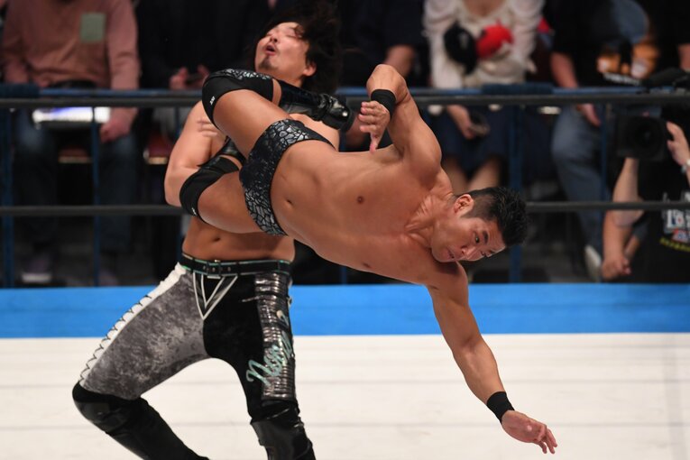 GHCヘビー級王者のジェイク・リーとIWGP世界ヘビー級王者のSANADAのマッチアップ