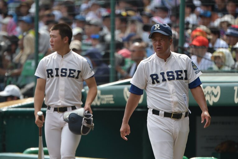 2019年夏には履正社を率いて甲子園初制覇を果たした岡田監督。2022年より東洋大姫路の指揮を執る　©︎Hideki Sugiyama