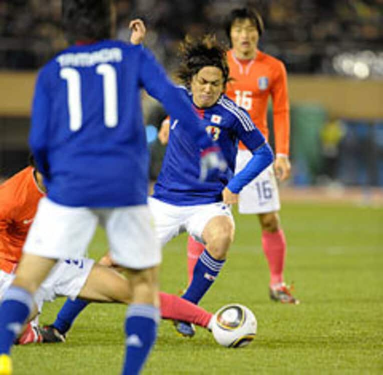 韓国戦では先制のPKを決めた遠藤。国際Aマッチ出場数で“キング”三浦知良と並び日本歴代5位タイとなった（3月3日時点で単独5位）