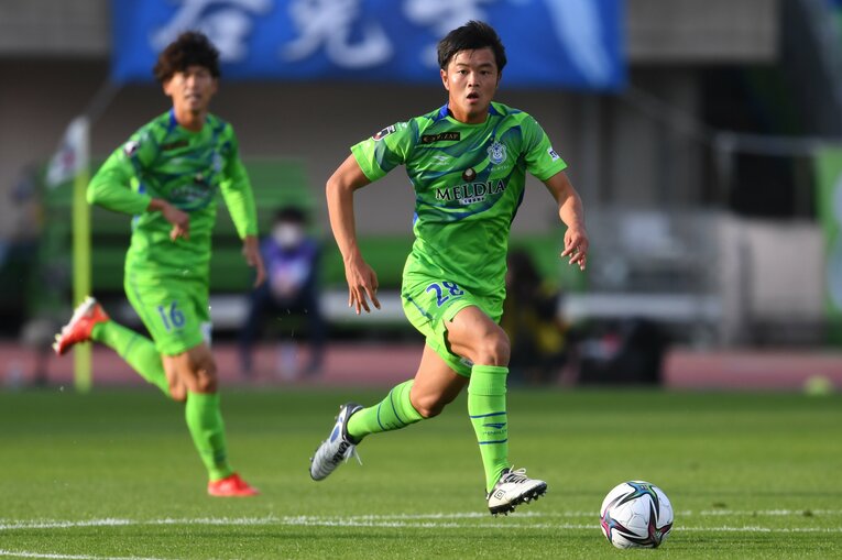 このところ出場機会が増えており、残留争いのキーマンになりそうな湘南の高卒ルーキー・平岡大陽