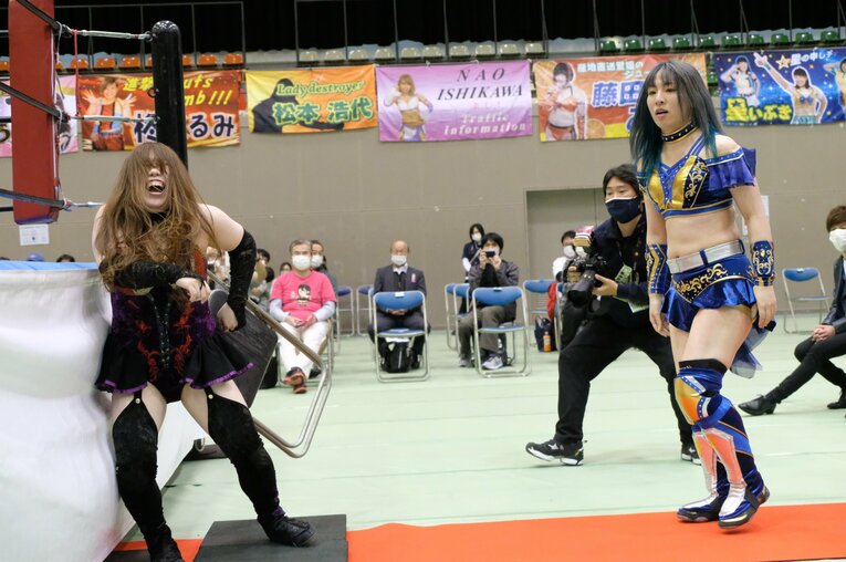 アジャコング「いいですかやっちゃって」 取締役レスラー・藤本つかさが“被災地”凱旋興行に涙しそうになった理由 (19)