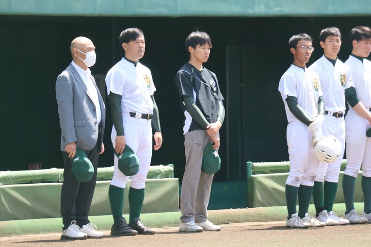 2023年春季兵庫県大会・灘高校の野球部を率いる宮崎秀明監督　©︎Fumi Sawai