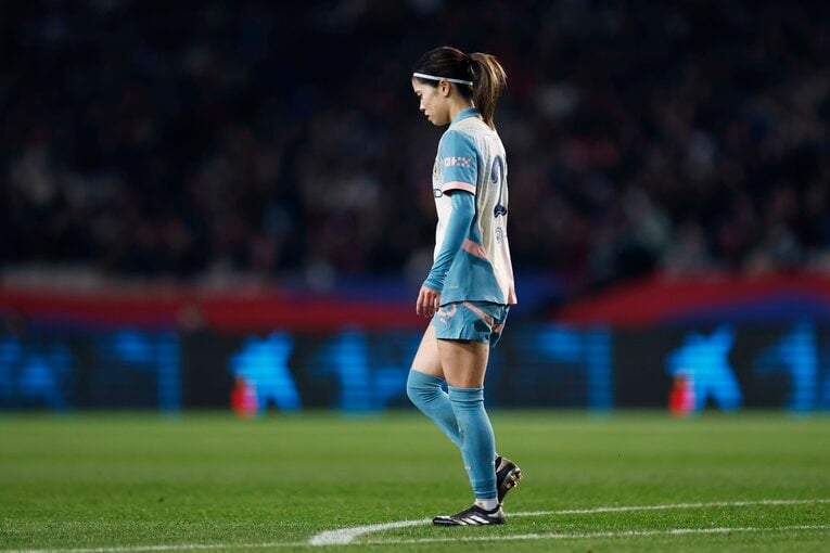 「ユイさん、大好きです」“マンCを熟知”なでしこ新監督ニールセンが就任会見で評価も…長谷川唯と藤野あおばがバルサ戦完敗で見せた素顔(21)