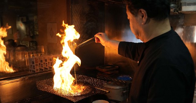 猪木さんのサービス精神はスゴい」店の外で“即席ビンタ会”開催…地鶏も