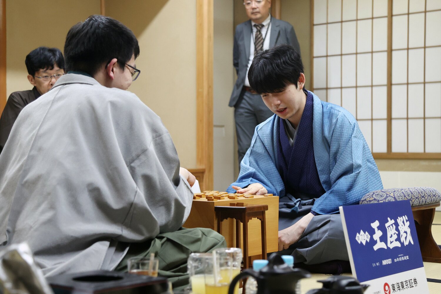 王座戦第3局の終局後　©JIJI PRESS