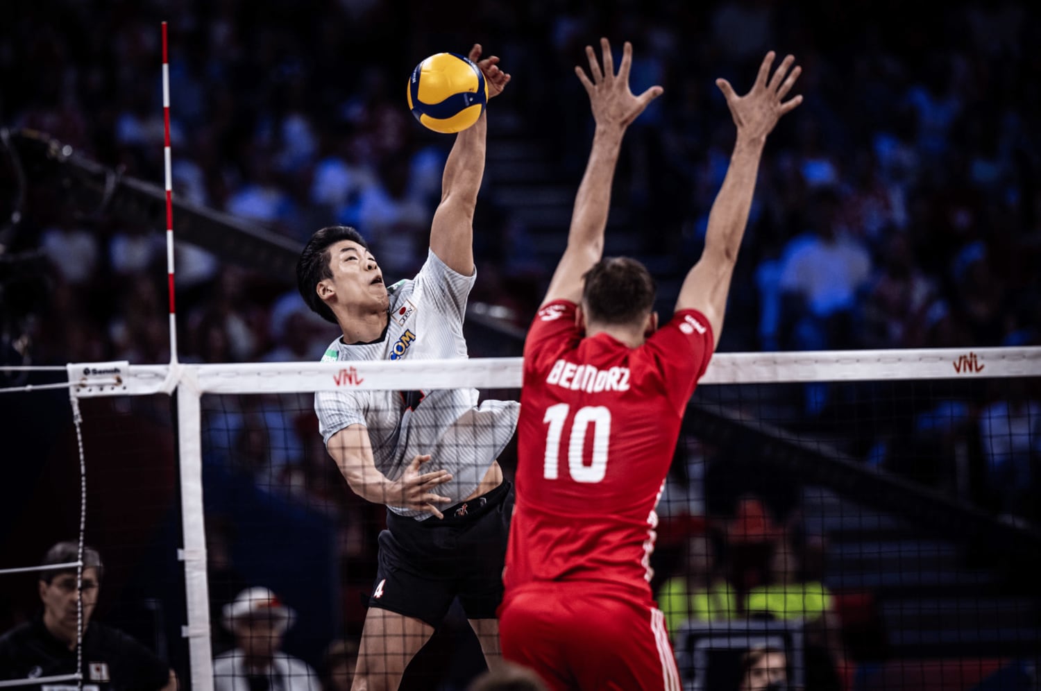 宮浦の豪快なアタック　©︎FIVB