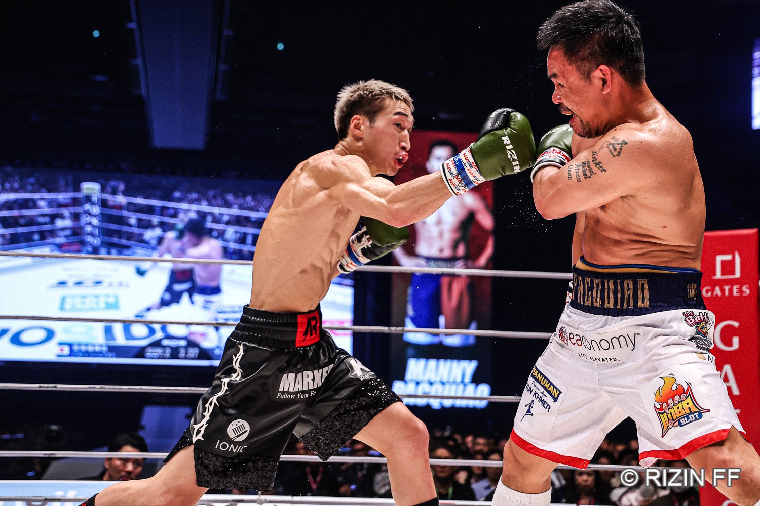 2ラウンド以降も安保は攻める姿勢を見せ続けた　©RIZIN FF