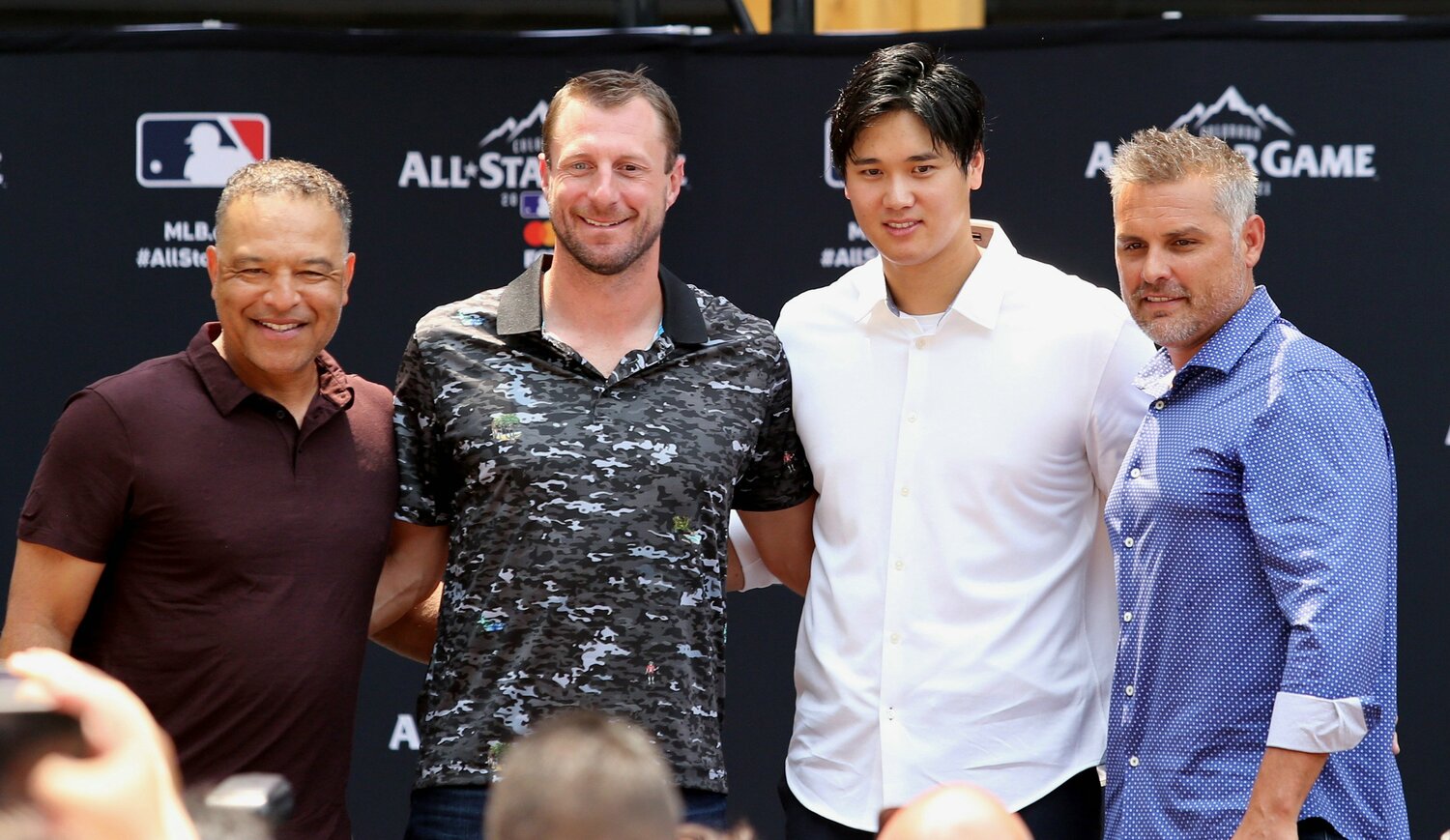 2021年、一緒にオールスター前の記者会見に出席したキャッシュ監督(一番右)と大谷 ©JIJI PRESS