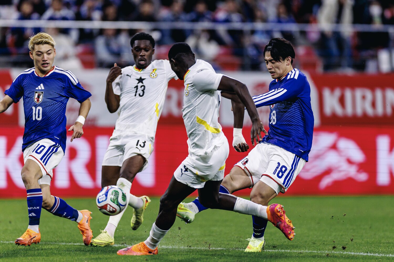 ガーナ戦の先制点後、日本の攻撃の圧力はやや減退したか　©Kiichi Matsumoto