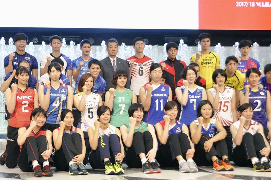 Vリーグは「ビジネス化」できるか。動き出した観客・広告の二本柱。＜Number Web＞ photograph by Kyodo News