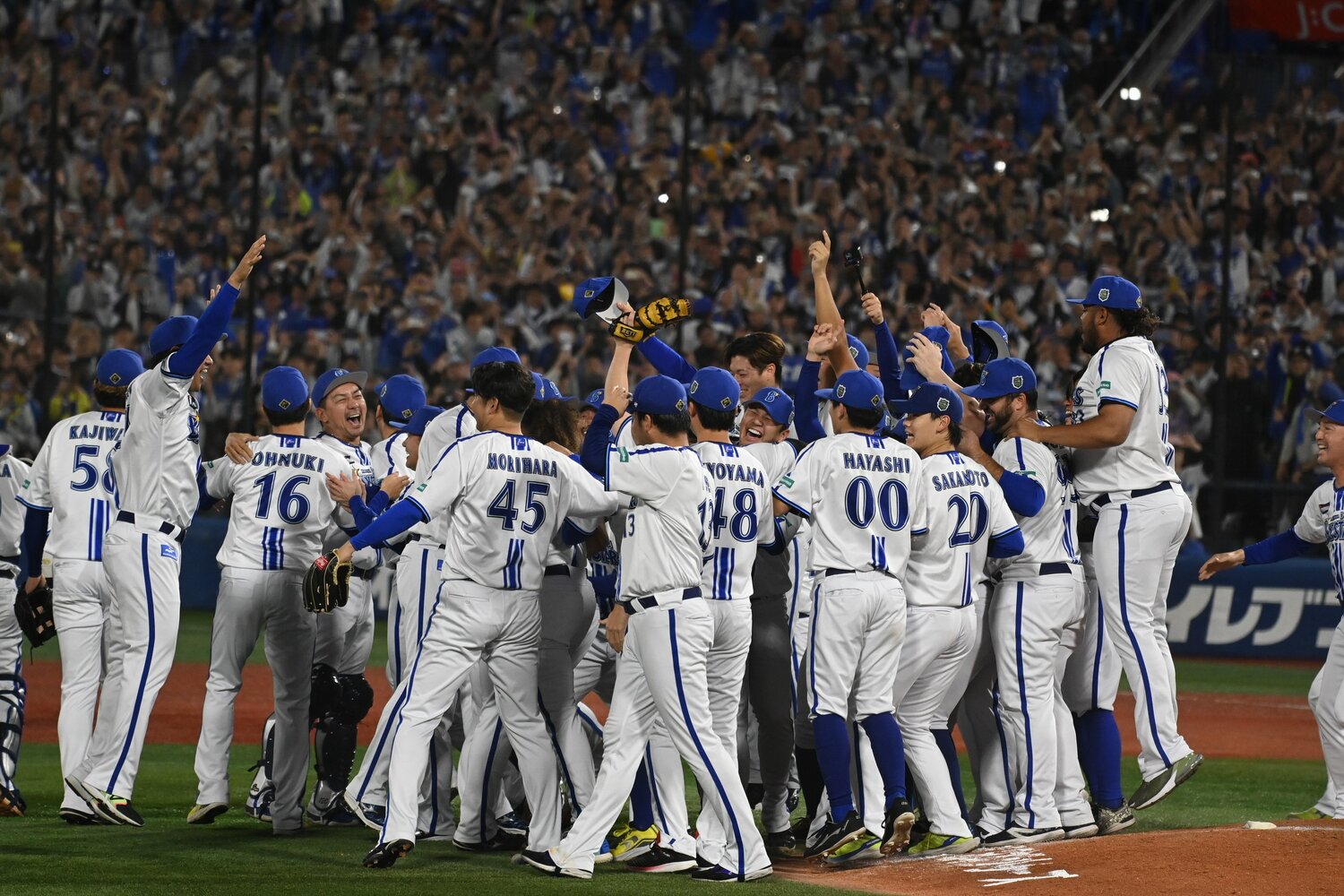 優勝の瞬間、歓喜の輪が　©Naoya Sanuki