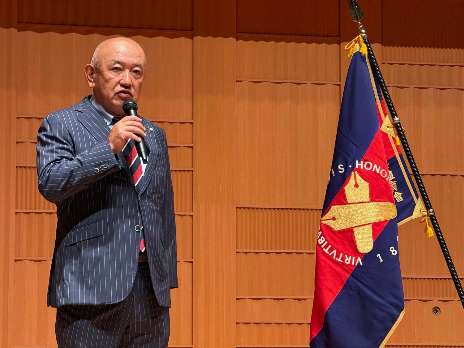 10月24日のドラフト会議終了後の様子。清原正吾に代わり堀井監督がメディアに対応した ©Yuji Yanagawa