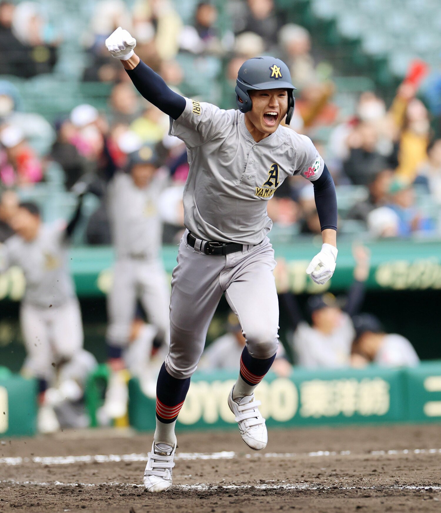 初戦の京都国際戦はサヨナラで勝利。写真はサヨナラ打の伊藤英司　©JIJI PRESS