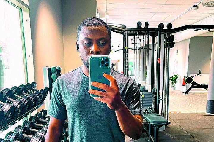 いまだサッカーを諦めていないアドゥー。32歳の元天才少年にオファーはあるのだろうか…