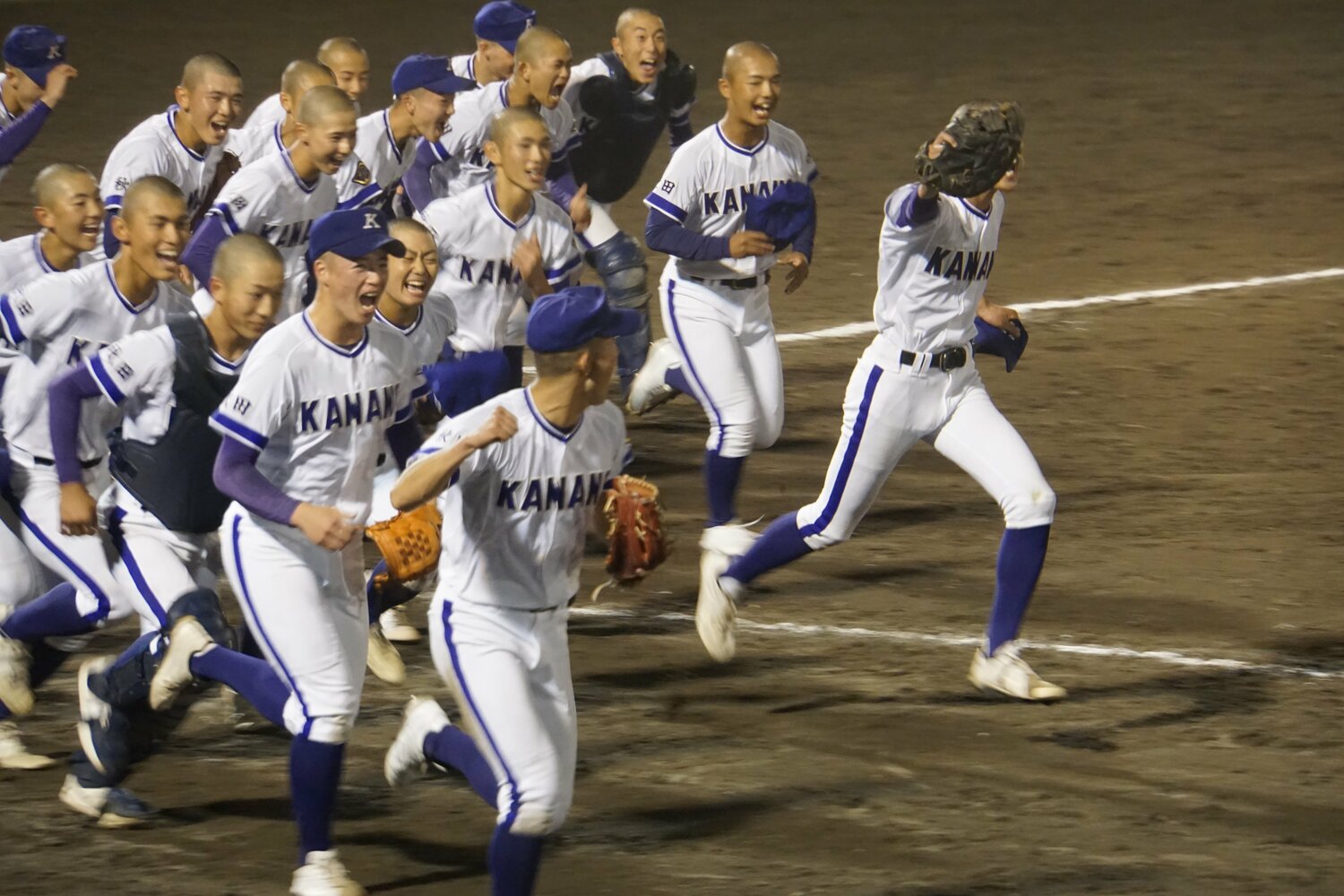 五厘刈りで揃える髪型は「話し合って決めた」 ©Kei Nakamura