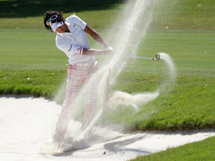 大地震に直面する日本に向けて……。石川遼はゴルフを通じて希望を届ける。＜Number Web＞ photograph by AP/AFLO