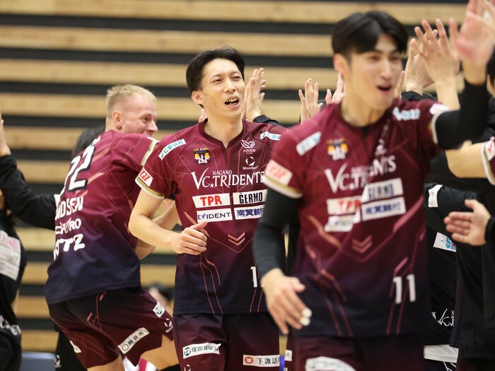 「絶対に浮き沈みある」開幕ダッシュも連敗…VC長野は“SVリーグの序列”を変えるのか？ 地元出身レジェンド×若手の融合、問われる「全員バレー」の真価＜Number Web＞ photograph by SV.LEAGUE