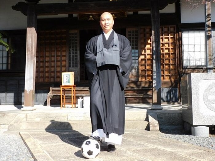 結婚前、妻の父から「寺を継いでもらえないか?」元Jリーガー僧侶・五藤晴貴が“午前3時起床”修行で得た悟り「座禅の時、サッカーを…」<Number Web> photograph by Jun Aida