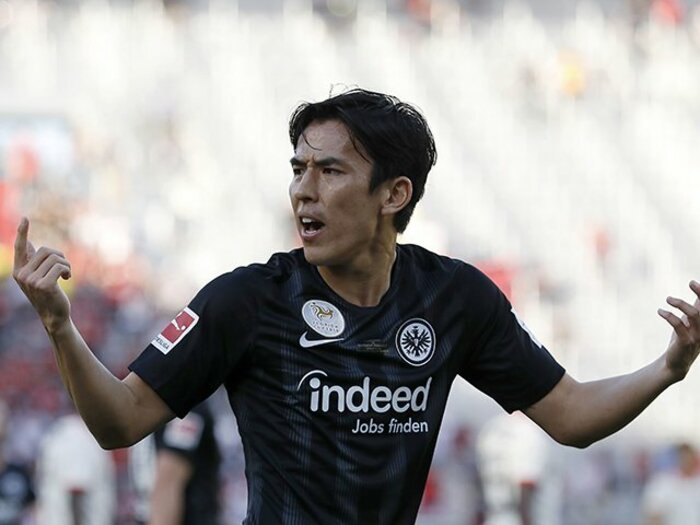 長谷部誠はフランクフルトの皇帝。円熟リベロにファンも絶大な信頼。<Number Web> photograph by Getty Images