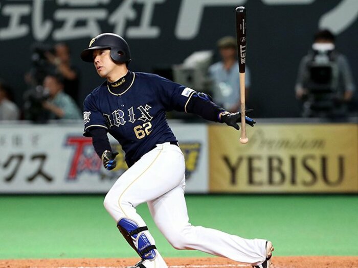 若手から“師匠”と慕われる35歳。オリ山崎勝己の役割とこだわり。＜Number Web＞ photograph by NIKKAN SPORTS