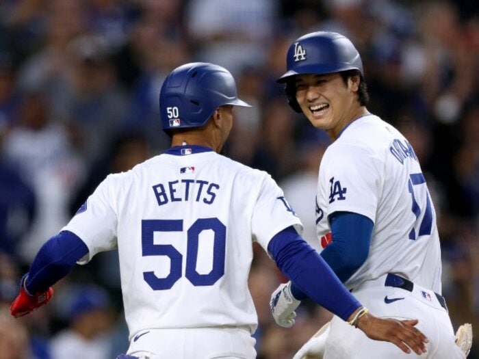 「あれだけの大物が進塁打を…」大谷翔平の「54-59」を支えたムーキー・ベッツの献身…プレーオフ突破へ「心配事が多い」ドジャースのキーマンは?<Number Web> photograph by Getty Images