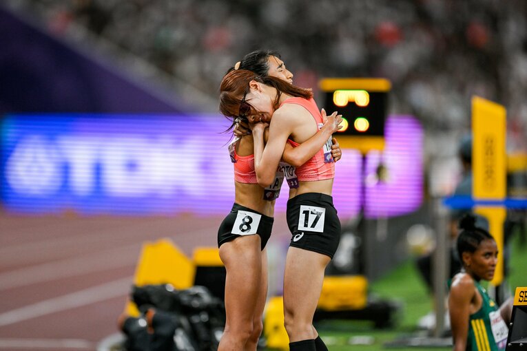 東京世界陸上女子5000m予選での田中希実と山本有真　©Nanae Suzuki