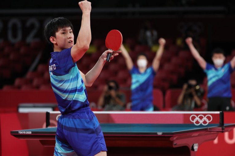 パリ五輪で大黒柱として期待される18歳の張本。26歳の丹羽はパリ五輪については「まだぼんやりしている」と語った ／ photograph by Shinya Mano/JMPA