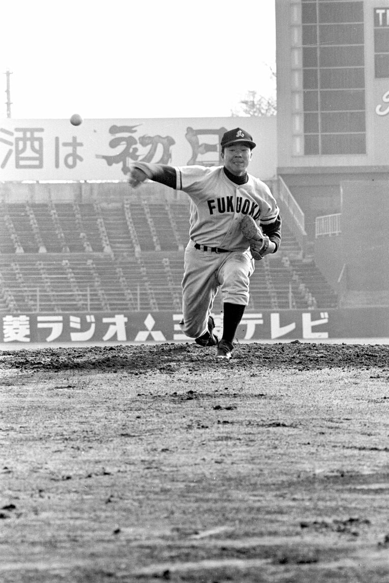 稲尾のピッチング　©BUNGEISHUNJU