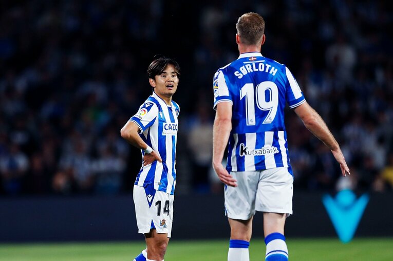 「久保建英がスペイン紙の一面に！」子供サポ「タケが決めるよ」予言通りマドリーを圧倒“ソシエダの熱狂”は翌日も…カメラマンは見た(18)