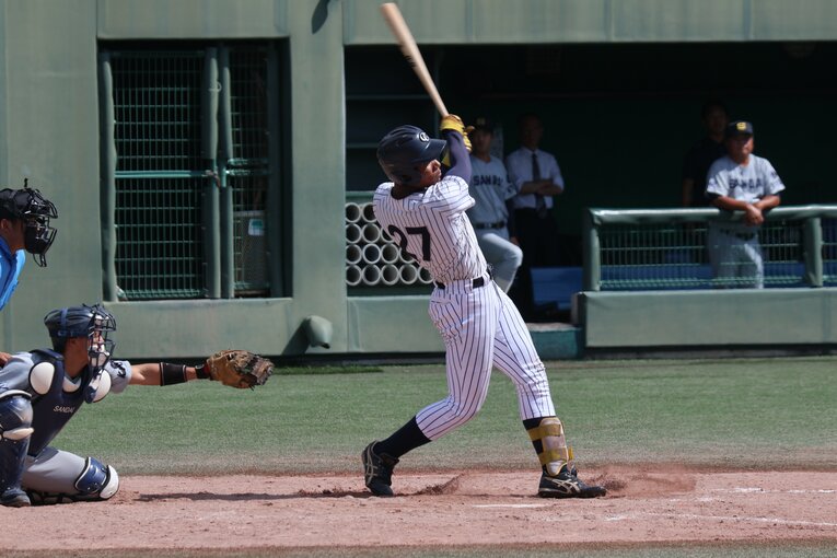 恵まれた体躯からのフルスイングは豪快そのもの　©︎Fumi Sawai