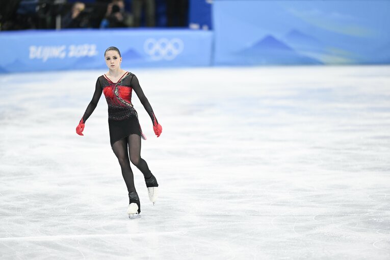 「泣いてる場合じゃない」新女王・坂本花織と中野コーチが守った“フィギュアの品格” 「20年前のスケート」発言のタラソワへ伝えたいこと(24)