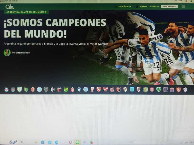 「我々が世界チャンピオンだ！」（アルゼンチンのスポーツ紙『オレ』）