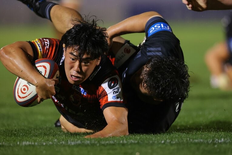 慶應大での活躍も記憶に新しいHO原田衛。トライ数も光り、アタックでも存在感を発揮する　©JRLO