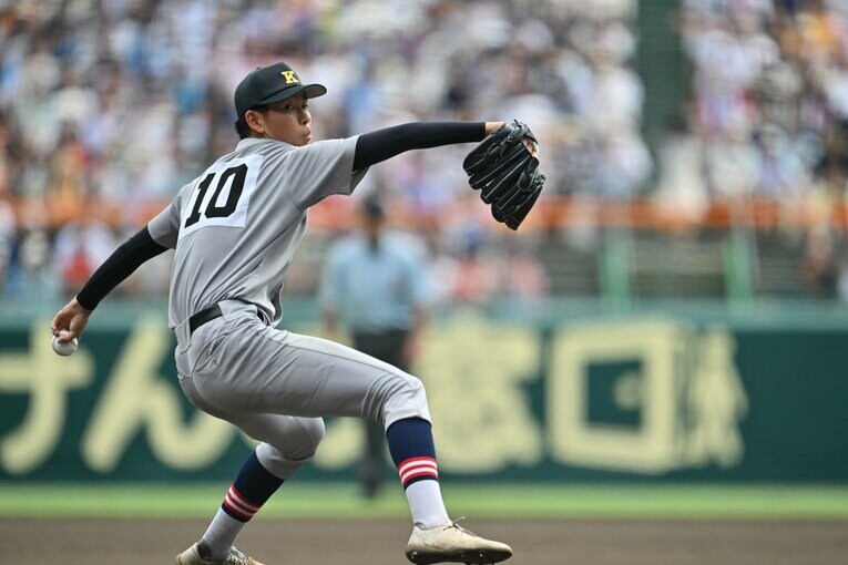 鈴木は仙台育英の強力打線を4回2失点に抑え流れを作った　　©Hideki Sugiyama