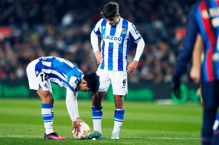 「クボのことは知ってるよ」バルササポに久保建英が笑顔で… 放送なしが惜しい「名手ブスケッツが声を荒げた」鮮烈プレー〈現地撮影〉(41)