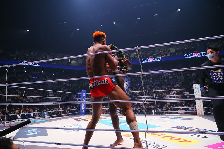 組み際の攻防ではダリが優位に立っていた　©RIZIN FF