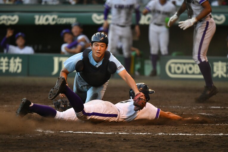 「2018年」近江・有馬諒のタッチをかいくぐってヘッドスライディング（4枚目／全11枚）　©Hideki Sugiyama