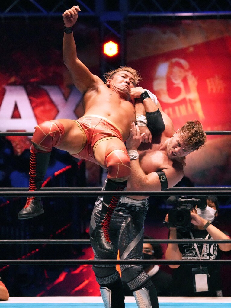 多彩な攻めでオカダを翻弄した