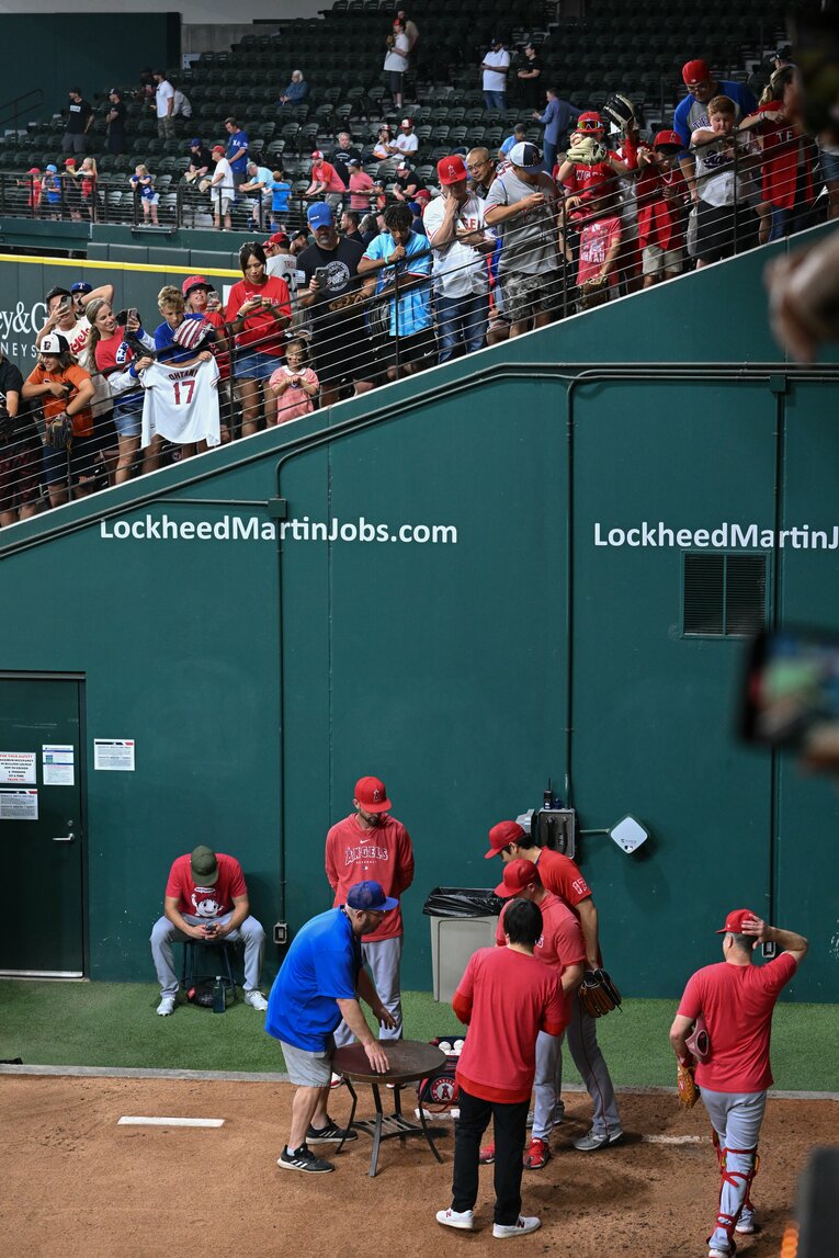 大谷のもとにはファンが集まる　©Nanae Suzuki