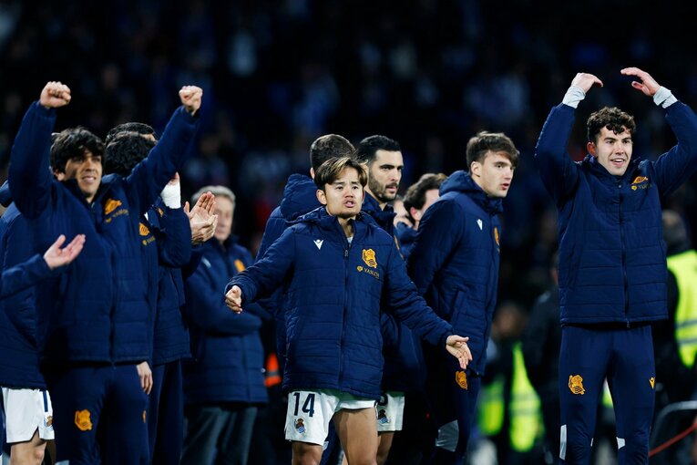 久保建英の「目をつむった祈り」は届かず失望…現地カメラマンが見た“近いようで遠い初タイトル”「タケら選手たちは打ちのめされた。だが」(3)