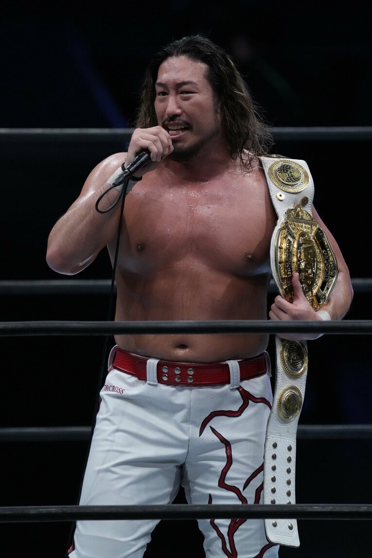 「覚悟しておけ、新日本プロレス」と叫ぶ辻陽太　©Essei Hara