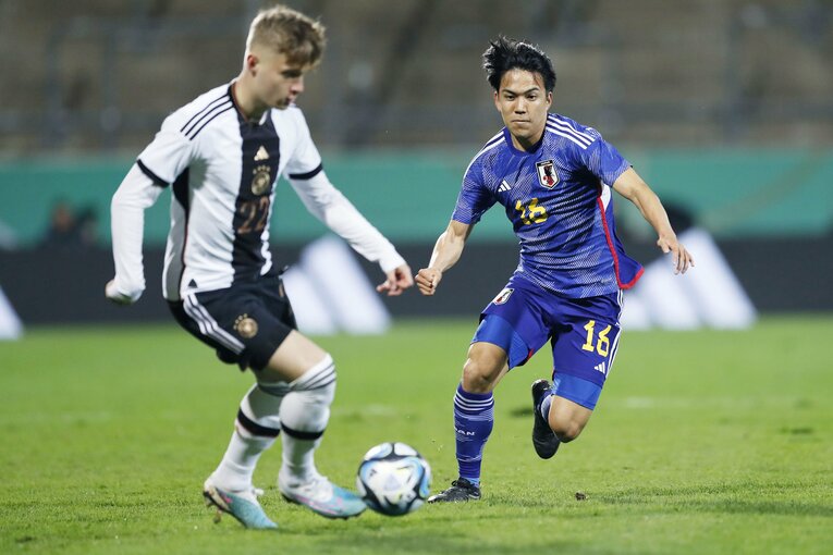 「CLやELに出ているドイツ有望株のフィジカルに負けず…」パリ世代日本代表を撮って感じた“肉体とハートの充実ぶり”(40)