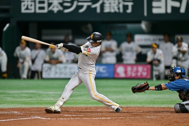 5回裏、勝ち越しタイムリーを放った川瀬　©Hideki Sugiyama